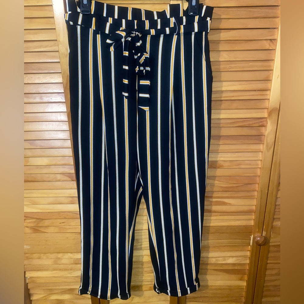 3/$15 Women’s paper bag waist pants XL